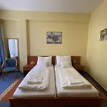 Tisza Alfa מלון 3*